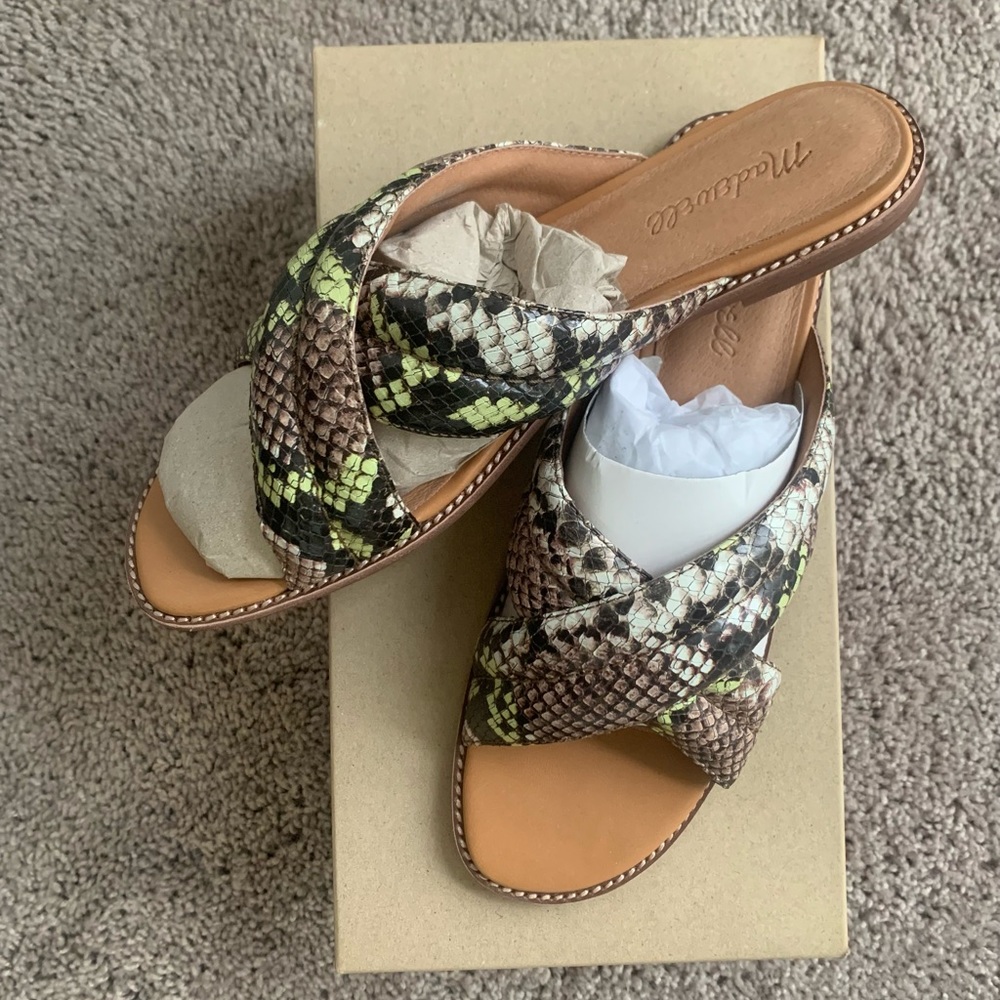 Women’s Puffy-Strap Sandals